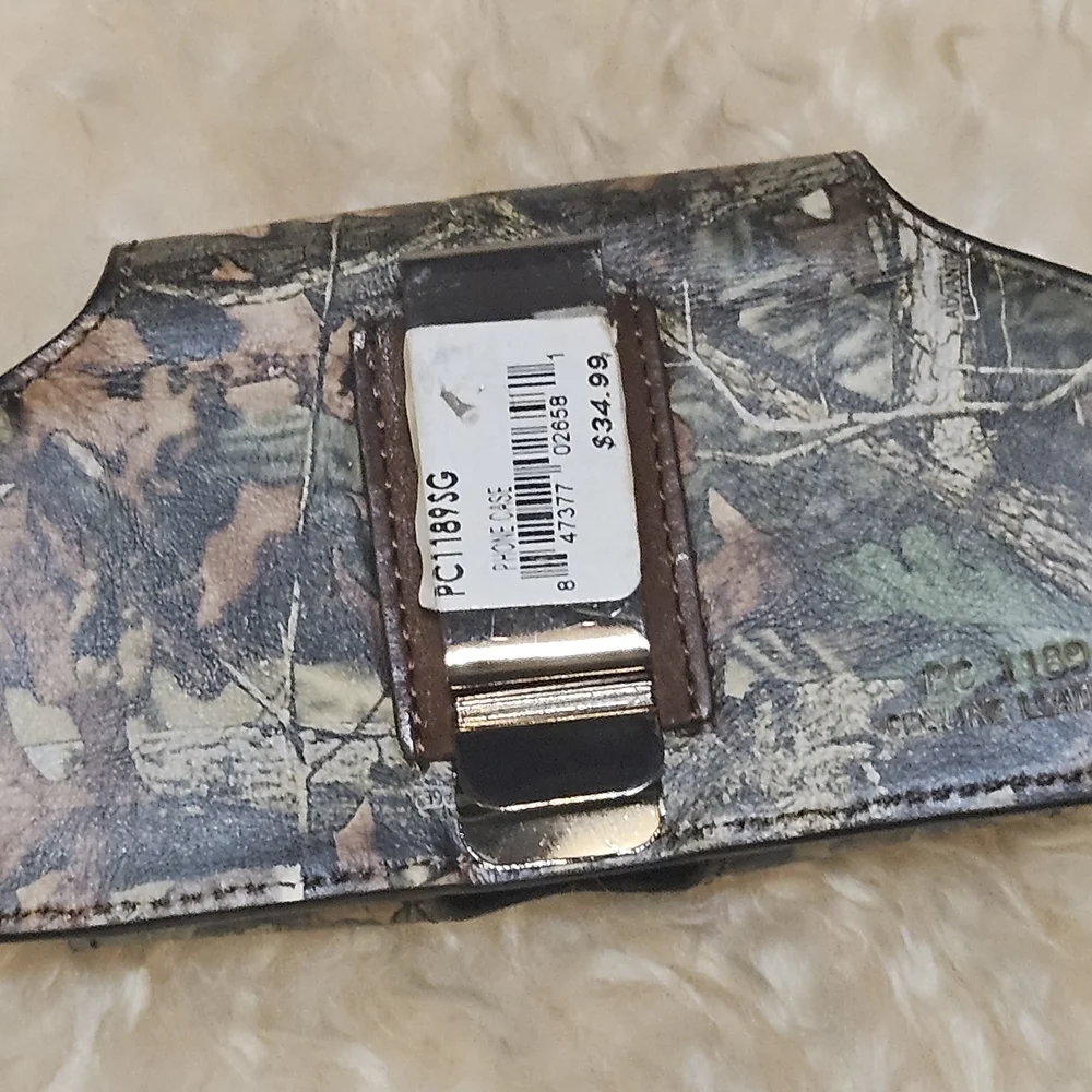 2000s Camo print leather cell phone belt clip holster with leaf Camoflauge
